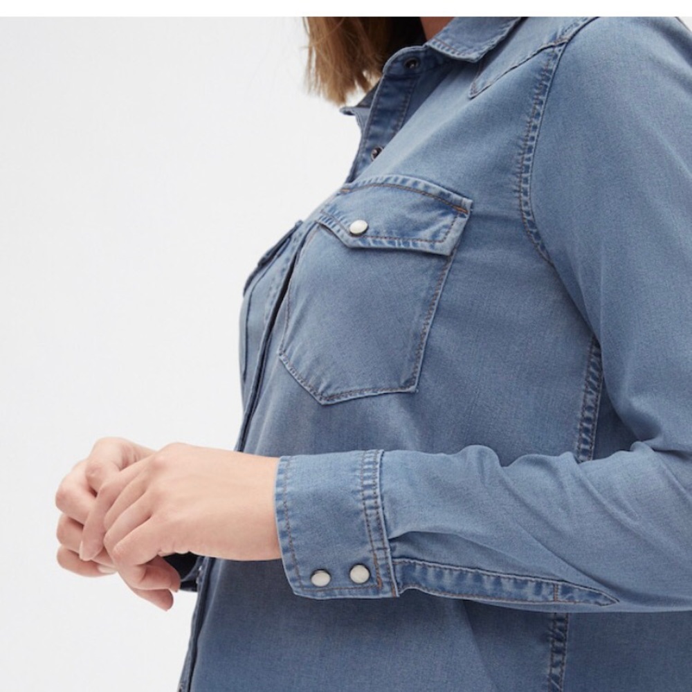 Gap Maternity Chambray Button Down Vguc - image 4